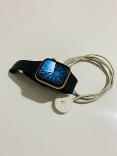 APPLE SERIES 6 (44 MM) WITH CHARGER excellent condition