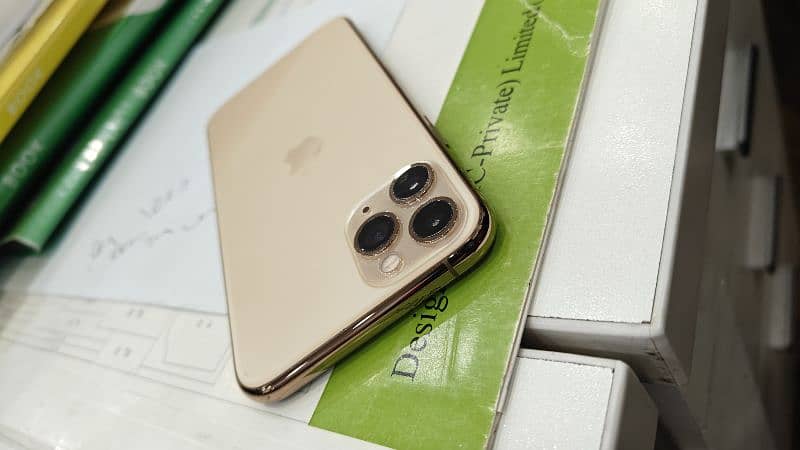 iphone 11pro Gold 256Gb condition 10/9.5 2