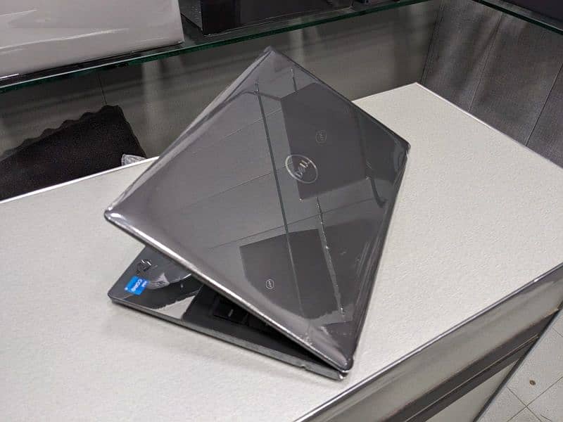 Dell latitude 3510 Core i5 11th Gen  8 GB Ram DDR 4 1