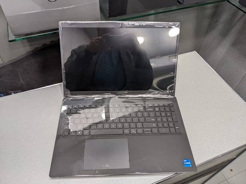 Dell latitude 3510 Core i5 11th Gen  8 GB Ram DDR 4 3