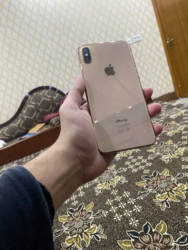 iPhone Xsmax gold colour condition 10/9 2