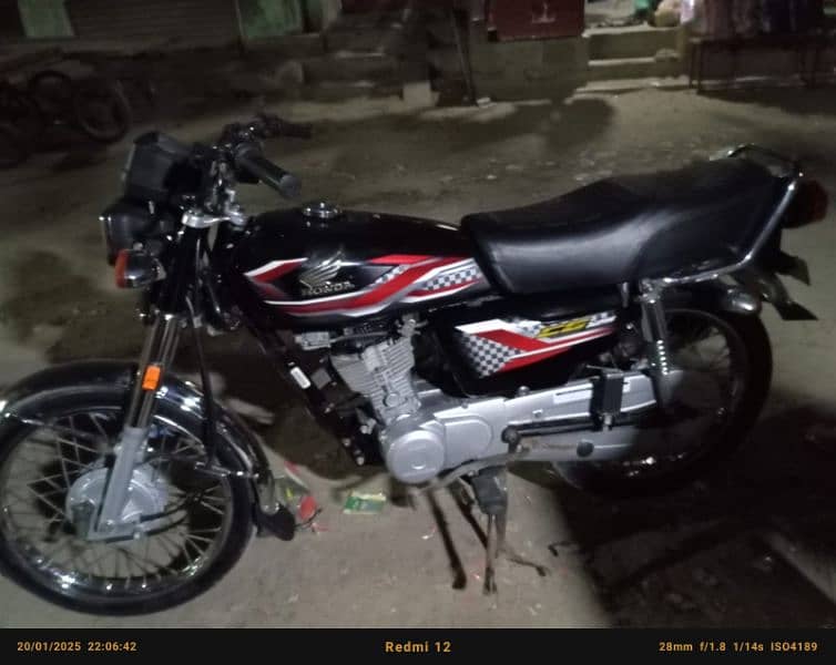 Honda CG 125 2024 karachi no /03/1/9/8/1/5/8/8/9/4 location landhi 1