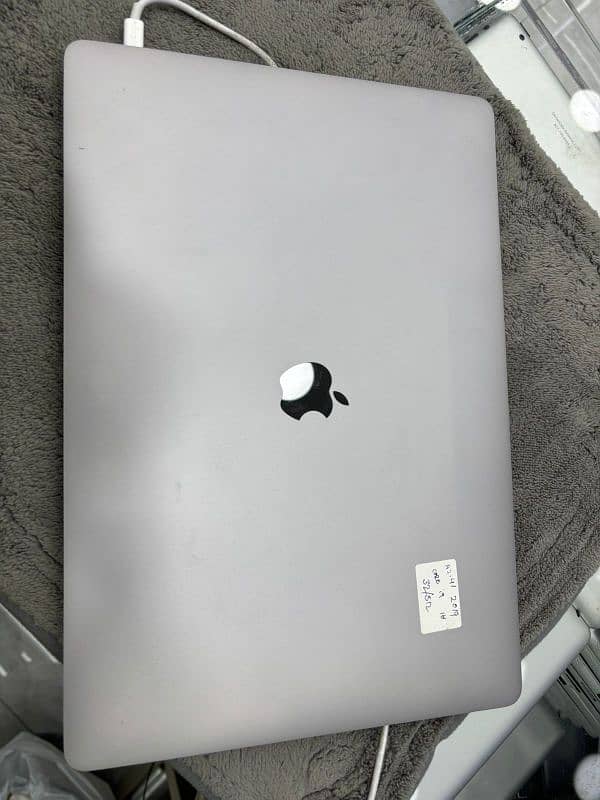 MacBook pro A 2141 (16 inch) 0