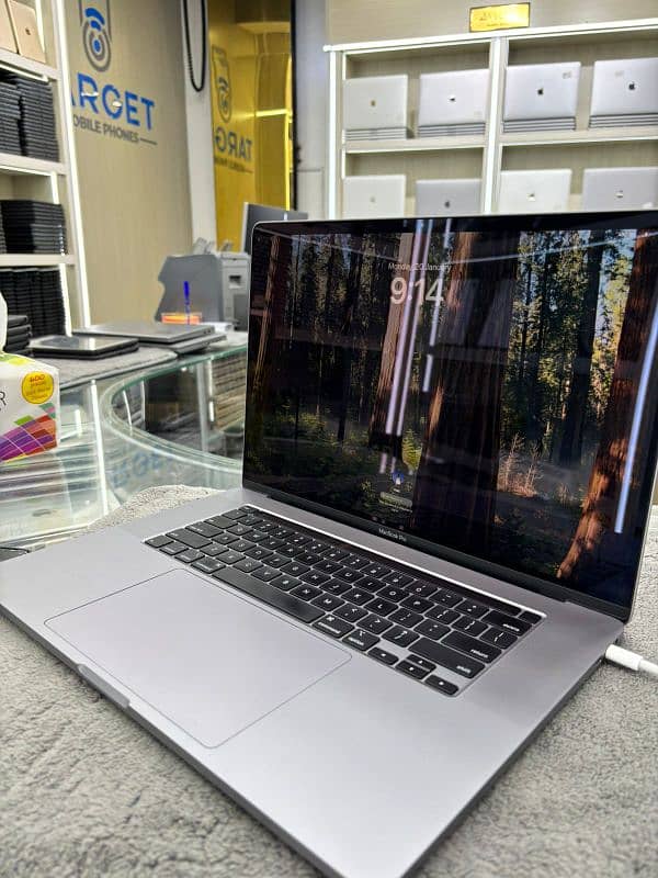 MacBook pro A 2141 (16 inch) 1