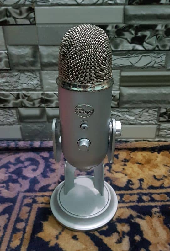 Logitech Blue Yeti Professional Mic. 1