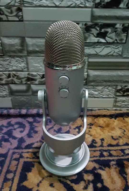 Logitech Blue Yeti Professional Mic. 3