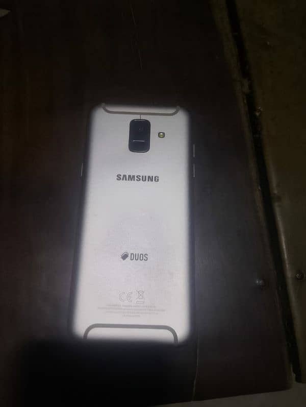 Samsung A6  4/64   10/9 condition only phone.   WhatsApp 03337186451 0