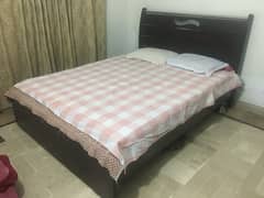 Bed Queen size 2 Almari