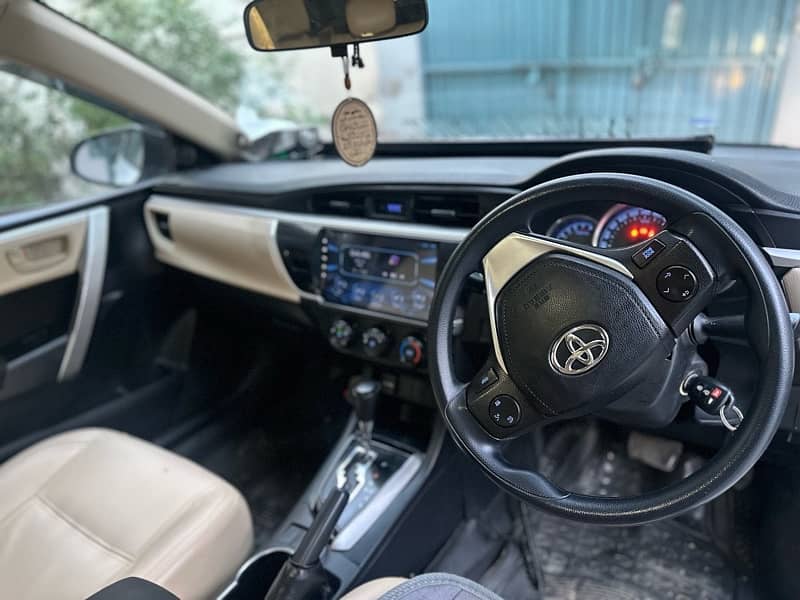 Toyota Corolla Altis 2017 1