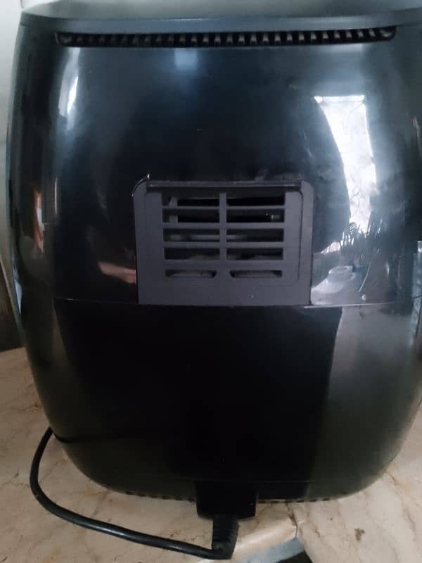 AIR FRYER 4