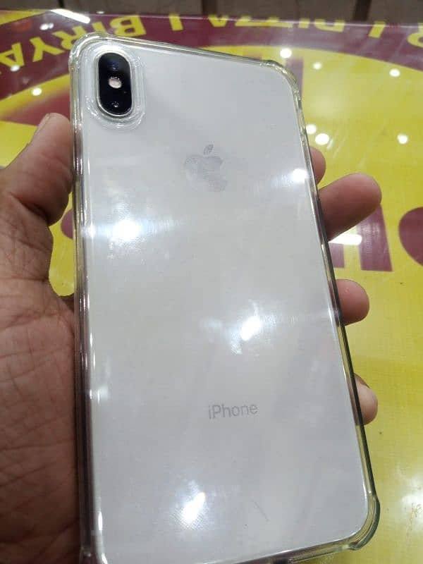 iPhone XS Max Non PTA All Okay 256GB White Color 4