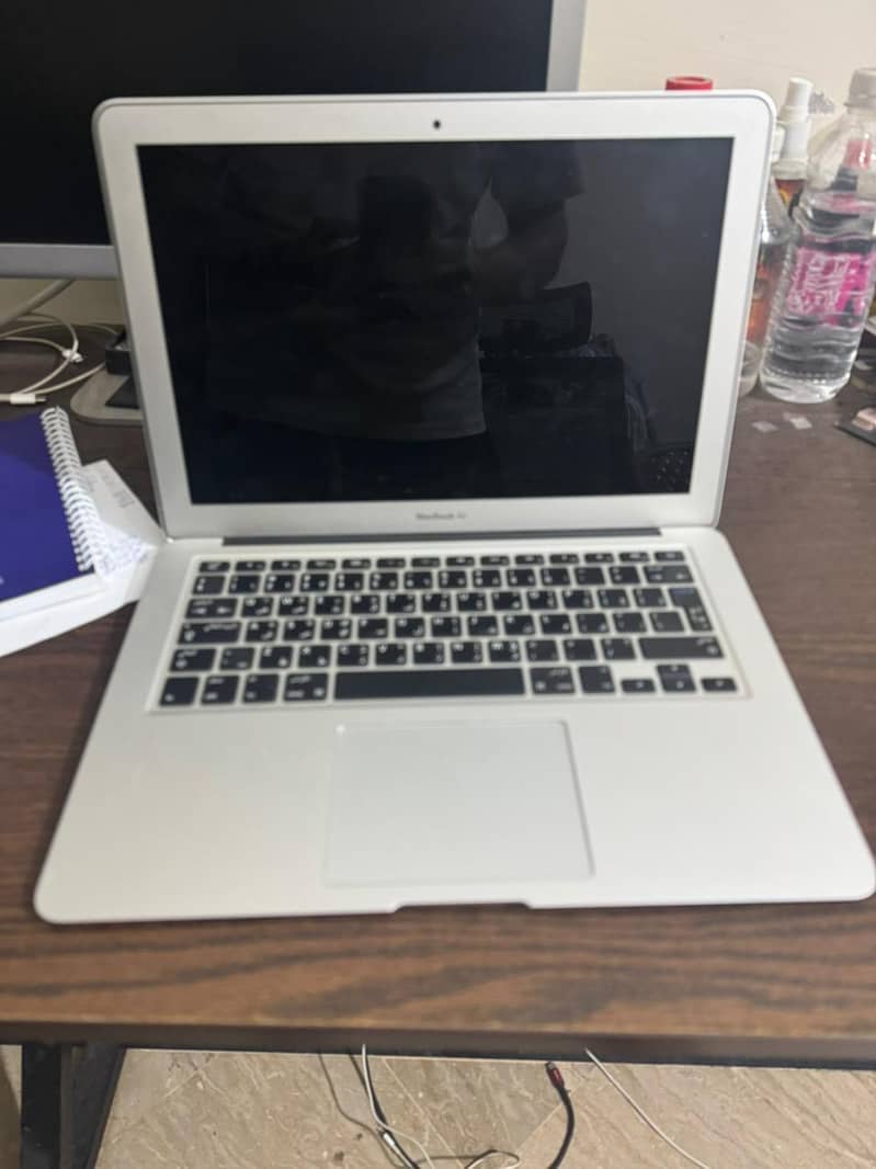 MacBook air 2017 13inch condition 10/10 Battery 10/10 Ram 8gb Rom 1