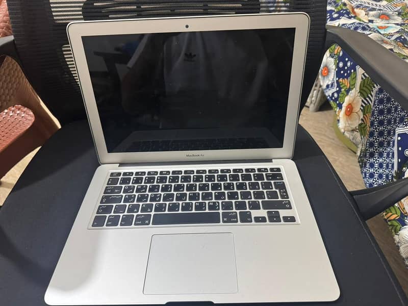 MacBook air 2017 13inch condition 10/10 Battery 10/10 Ram 8gb Rom 3