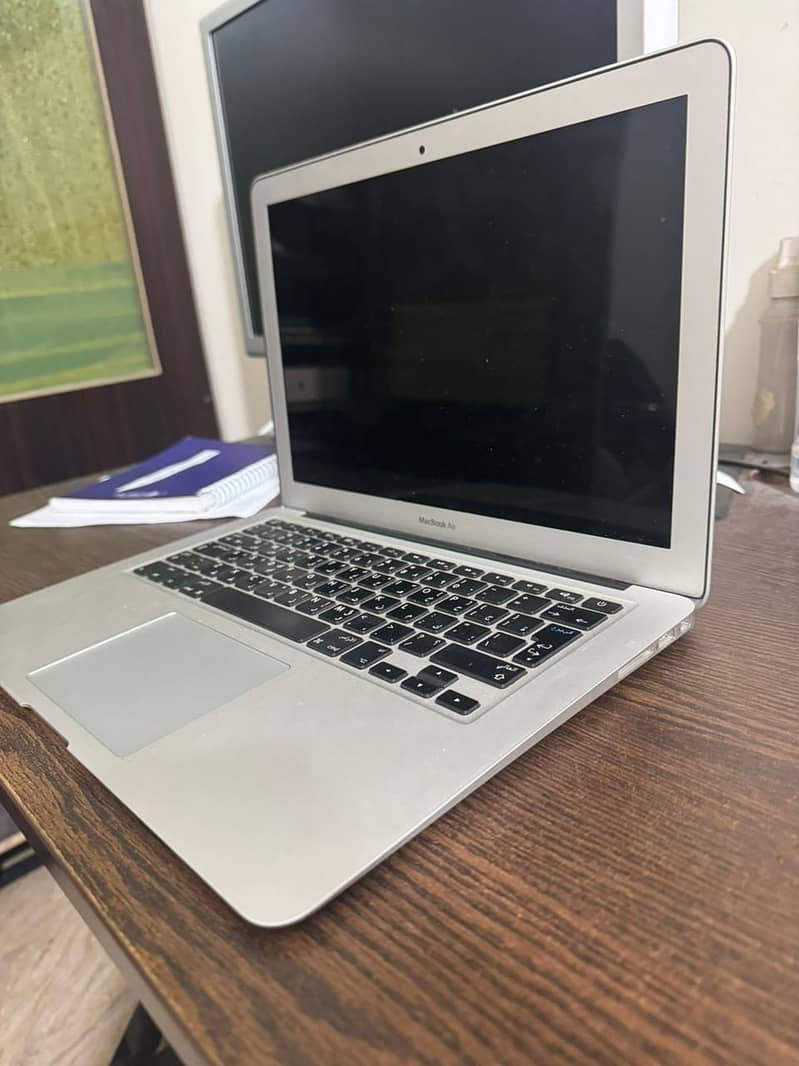 MacBook air 2017 13inch condition 10/10 Battery 10/10 Ram 8gb Rom 4