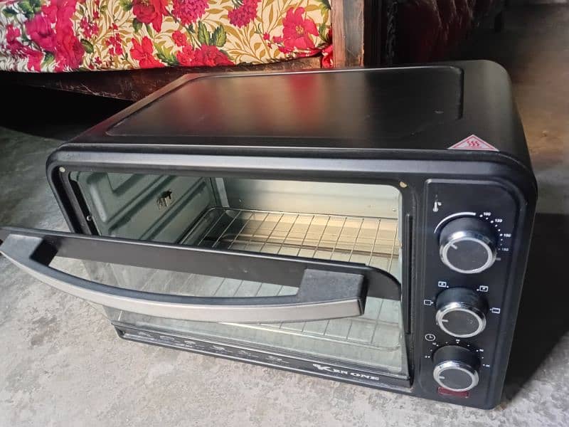 Baking Oven Almost New Condition 0