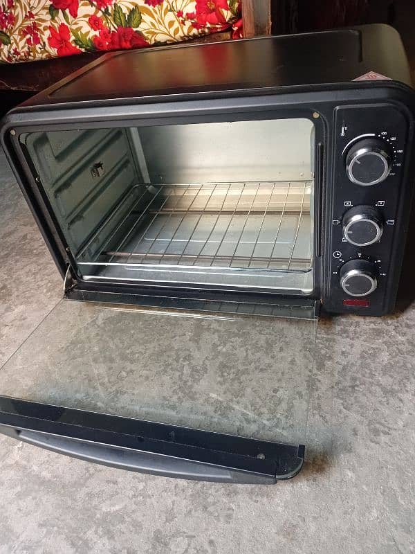 Baking Oven Almost New Condition 1