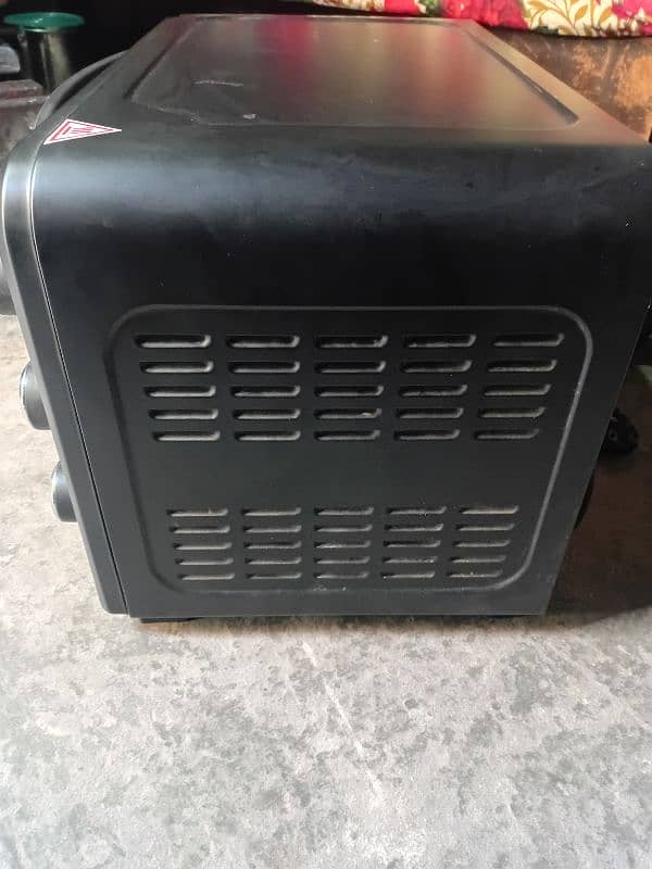 Baking Oven Almost New Condition 4