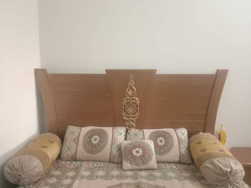 Wooden bed with dressing table 0