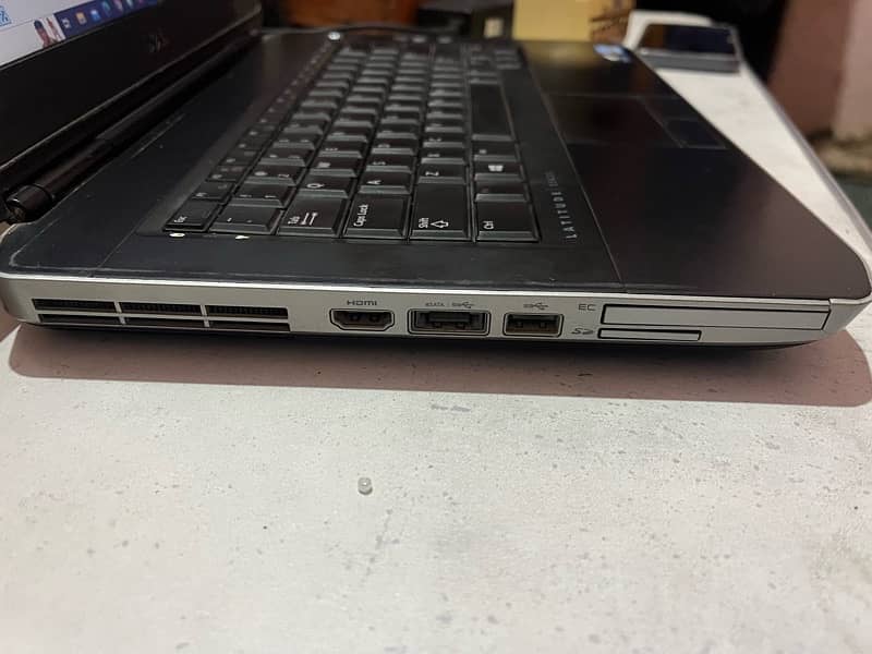 Dell Laptop core i3 (3rd Generation) 2