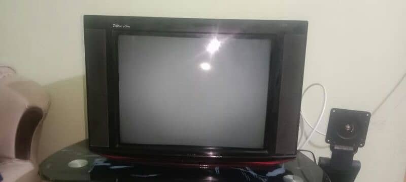 LG TV flat 21 inch 3