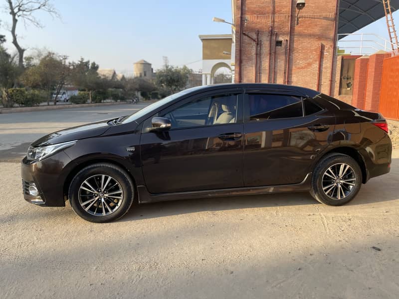 Toyota Corolla Altis 1.6 2018 12