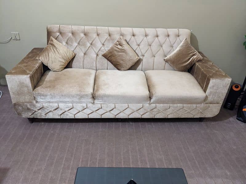 7 seater Sofa set slightly used 0