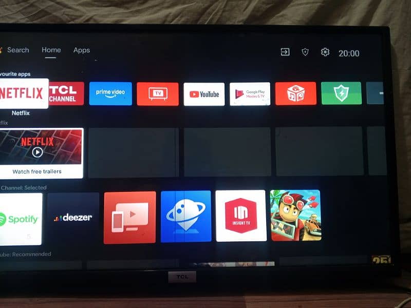 TCL 32 inch full Smart LCD with original remote 3