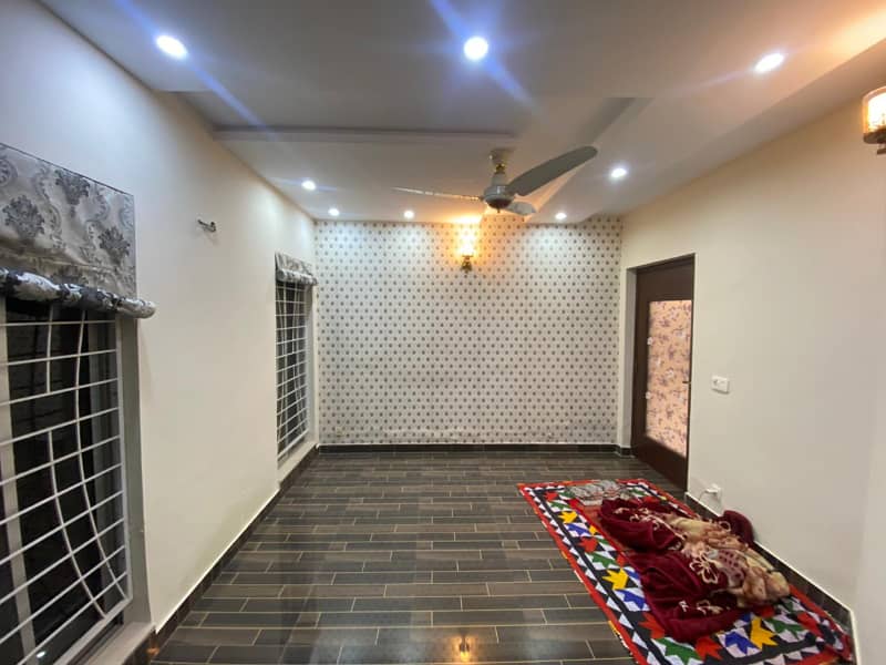 Beautiful 10 Marla 4 Bed Double Story House For Rent At Prime Location of Divine Gardens Airport Road Lahore Cantt ( Gass Available) 16