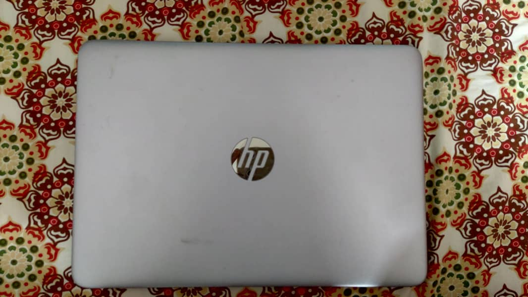 HP elite book 840 G4 9/10 condition 2