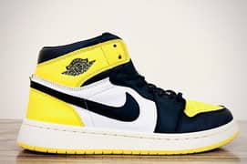 Nike Air Jordan 1 mid yellow toe black