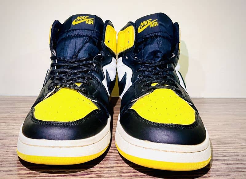 Nike Air Jordan 1 mid yellow toe black 2