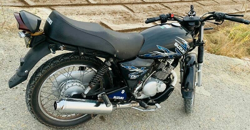 Suzuki Gs 150 black colour 2016 4