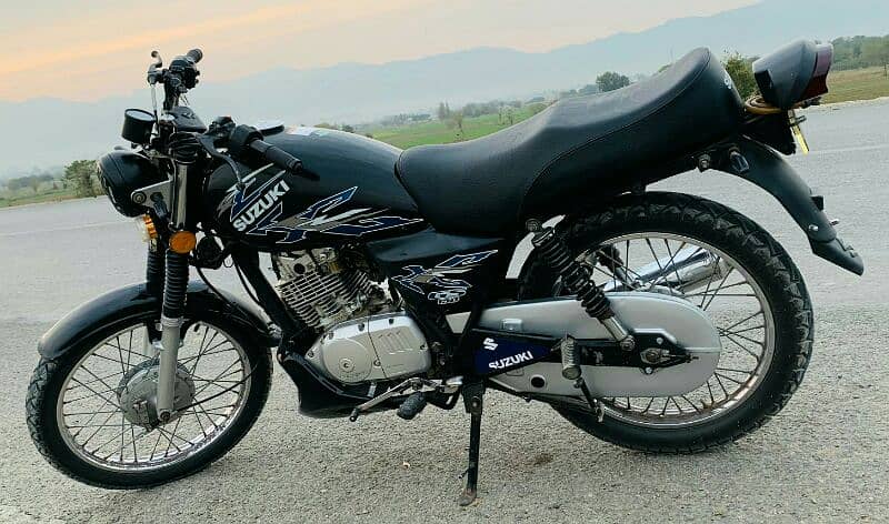 Suzuki Gs 150 black colour 2016 5