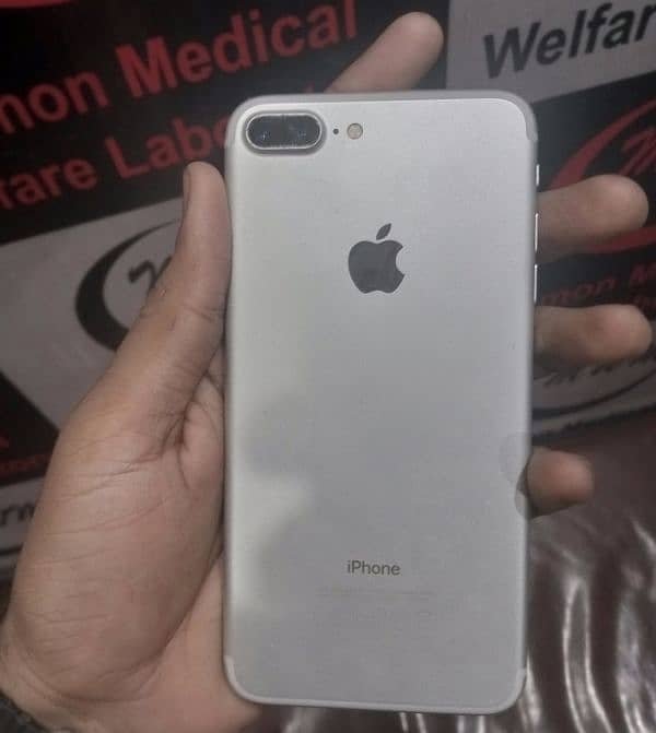 I PHIONE 7 PLUS  32gb NON PTA  EXCHANGE BHI HO JAIGA  CONDITION 10/8 0