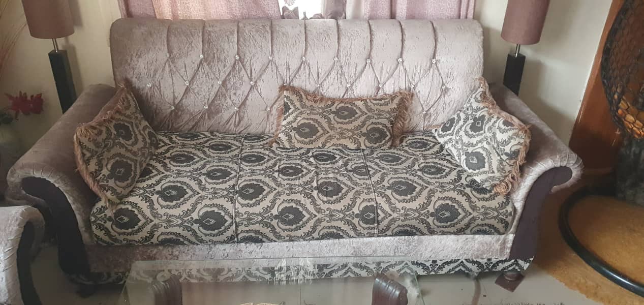 5 seater sofa in excellent condition 0