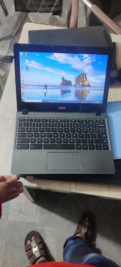 Acer 4gb 128gb chromebook or laptop c720