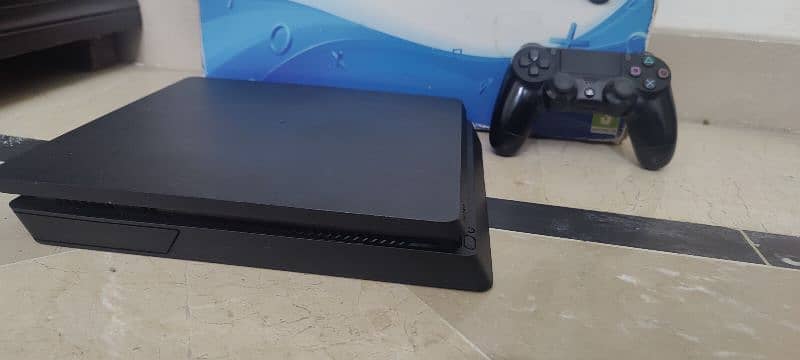 PlayStation ps4 slim 1tb with box 1