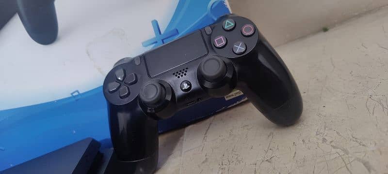 PlayStation ps4 slim 1tb with box 3