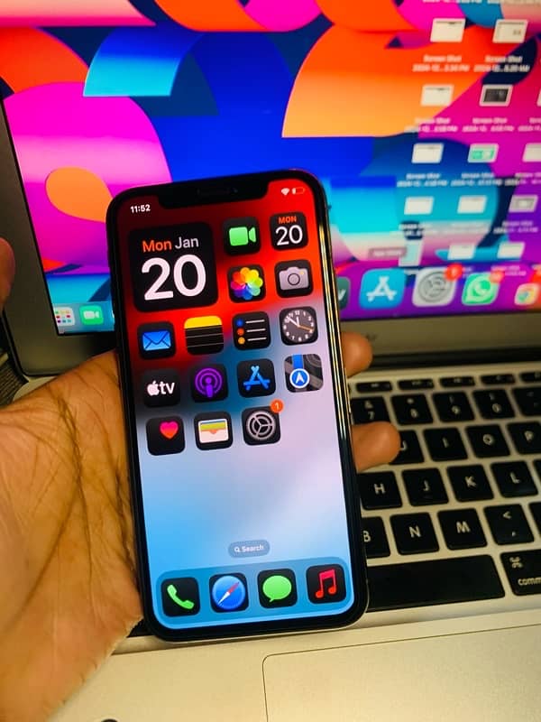 iPhone XS Gold 64GB Pta Approved 1