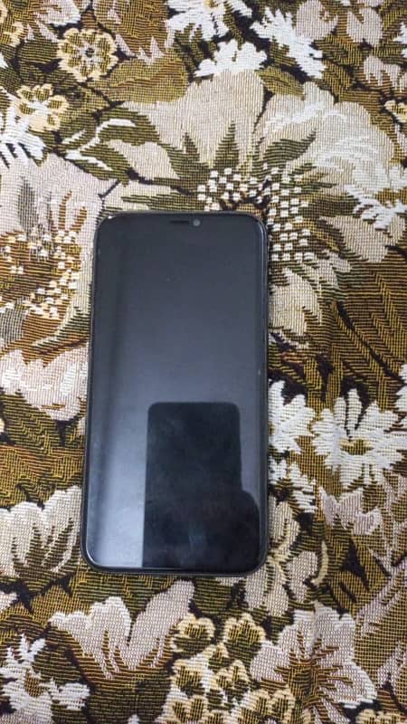 Iphone 11, 10/10 condition, Battery Health-94 2