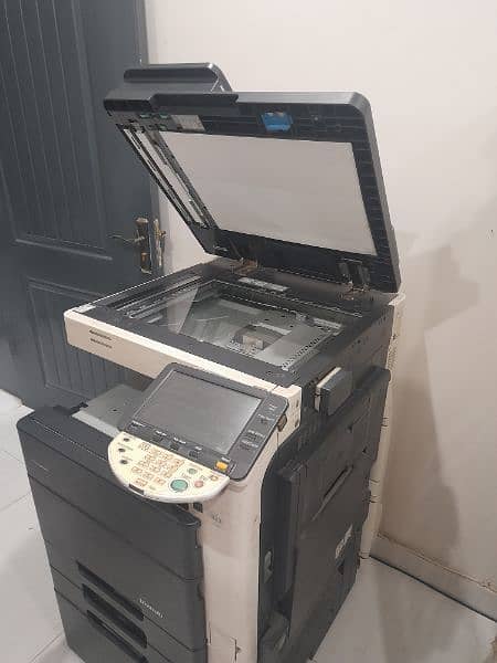 Konica Minolta Biz hub C452 1