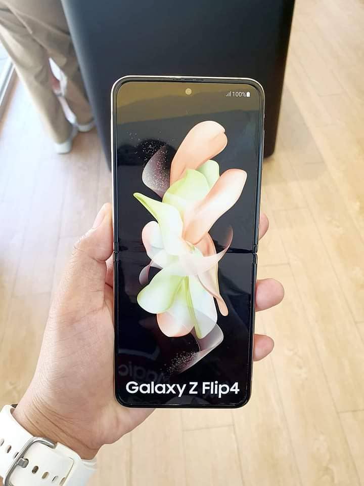 SAMSUNG GALAXY Z FLIP 4 1