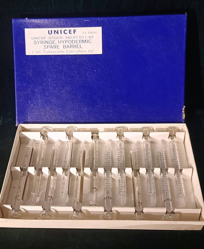 Vintage Glass Syringes Made in 1945-65 in Itlay Soviet Union (UNICEF) 2