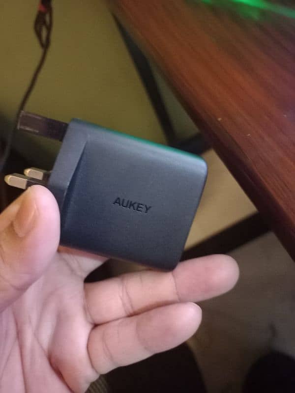 Aukey 65 watt Fast Charger 3