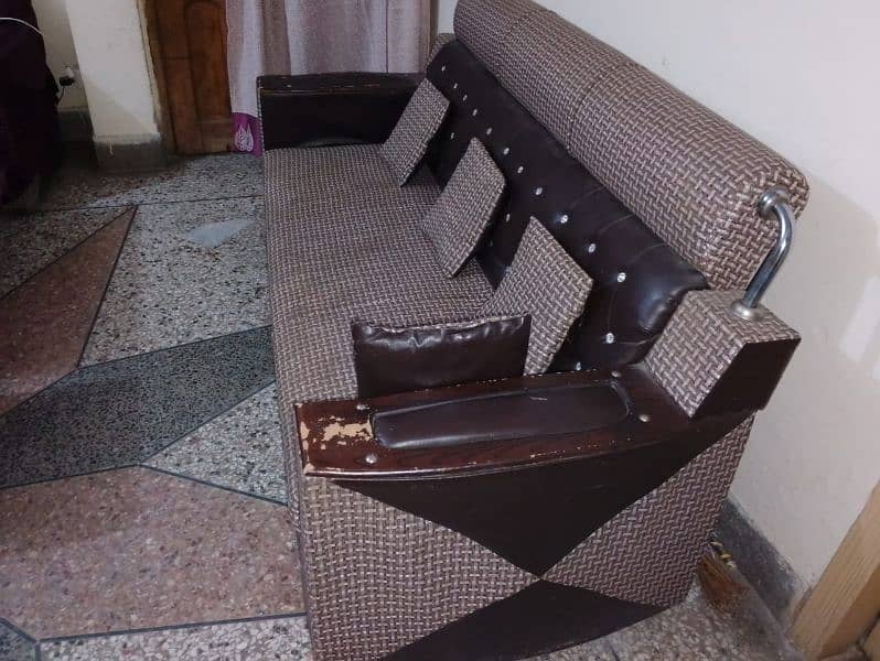 for sale sofa set ksi ko chahey to contact kry kapry wgra sab okay 1