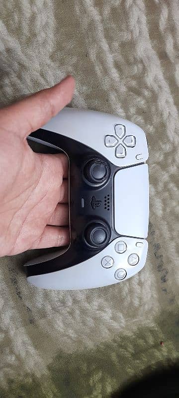 2 PS5 Controllers, white and black color 2