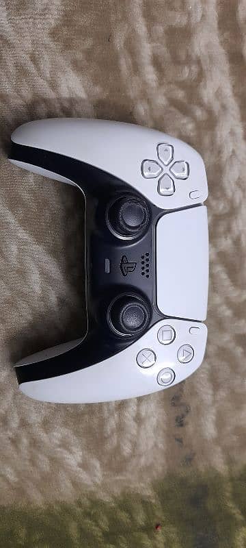 2 PS5 Controllers, white and black color 3