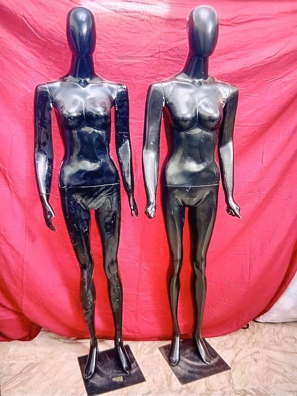 mannequins and hangers 0