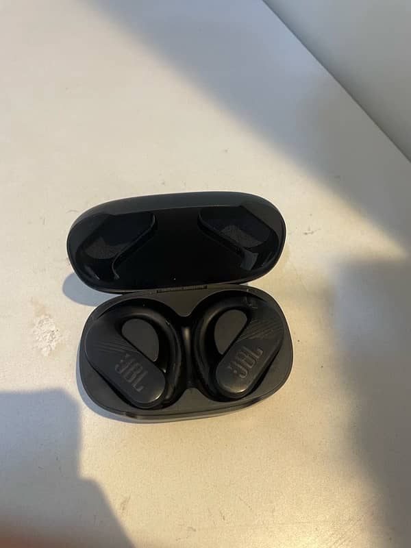 jbl endurance peak 3 better than airpod pro powerbeats beats 5