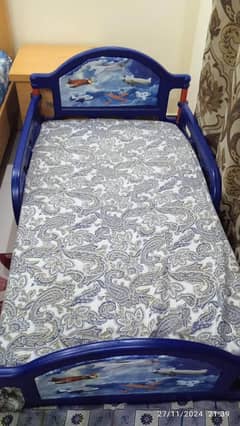 bed with mattress pack